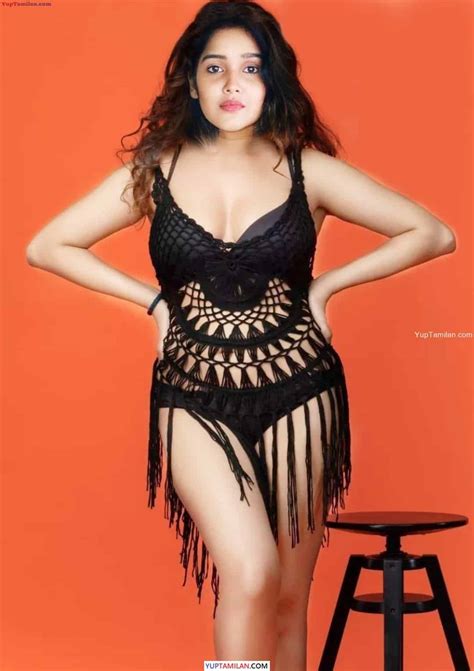 Anikha Surendran Sexy Cleavage Pics Glamourous In Bikini With Cleavage Show
