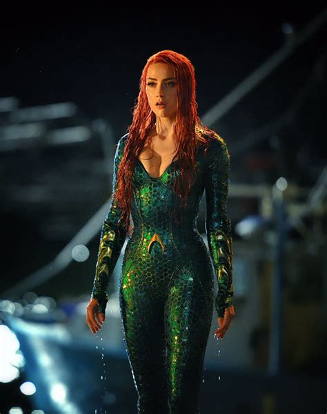 Amber Heard Wears New Mera Costume In 2 Aquaman Photos E News