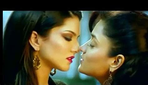 20 Kiss In 2 Minutes Very Hot Romantic Scene From Bollywood Movies Sexy Video Dailymotion