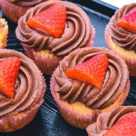 Vanille Cupcakes Med Chokolade Sm Rcreme Og Jordb R Opskrift L Kker