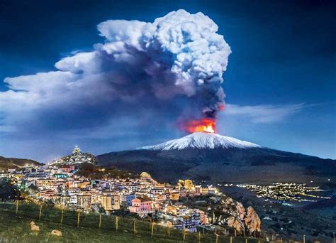 Dine with us inside or al fresco. LOS VOLCANES DEL SUR DE ITALIA | Ideatur