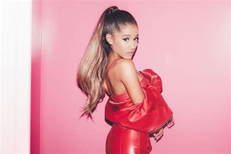 Ariana Grande News Zwischen Feminismus Und Latex Maske