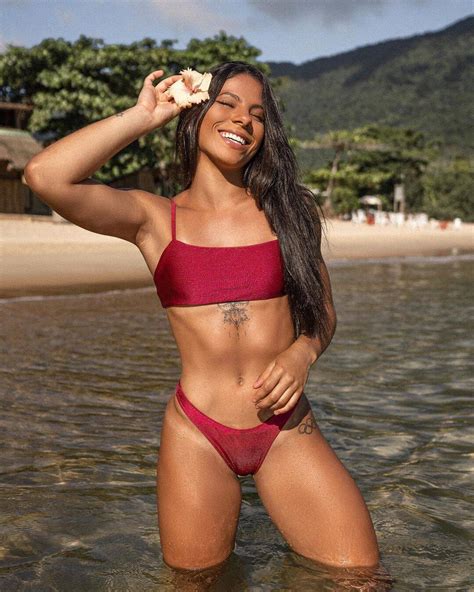 Atleta envolvida em polêmica sexual no Rio 2016 posa para fotos sensuais