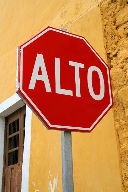 2700 Stop Sign In Spanish Stock Photos Pictures And Royalty Free