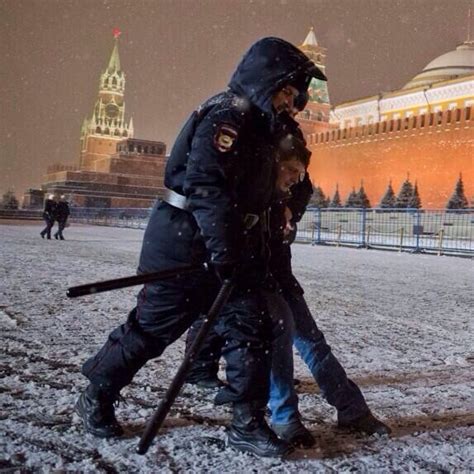 now russian police arrest gay rights activists protesting at olympics sochi2014 breaking911