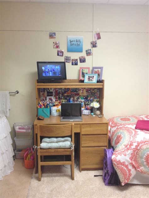 Dorm Room Desk With Pictures On It Homedecoratingtipsdormroom Dorm Room Desk Dorm Room