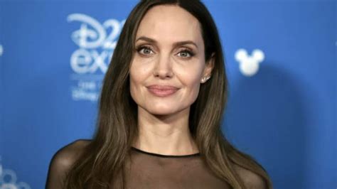Revealed Angelina Jolies Biography And Net Worth Iwmbuzz