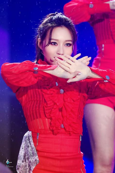 Dreamcatcher Siyeon Cute Sexy Funny Hot Red Stage Dream Catcher Women Red Leather Jacket