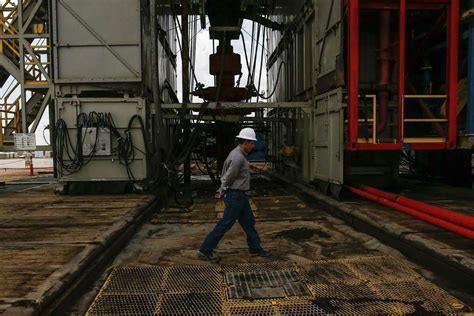 Drilling Rig Operators Make Budget Cuts Ahead Of Rig Count Plummet