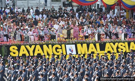 Lee dalam mencapai perpaduan kaum dan kemerdekaan negara amat terserlah dan. Menuju Bangsa Malaysia yang demokratik