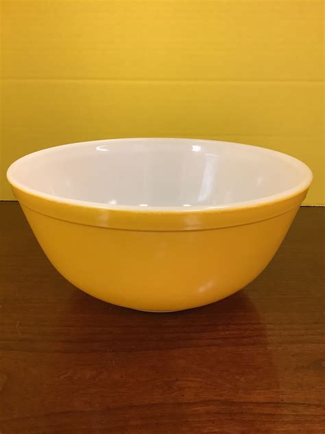 Pyrex Deep Yellow Mixing Bowl