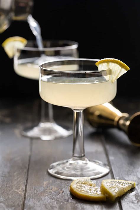 Easy Pear Martini Garnish With Lemon