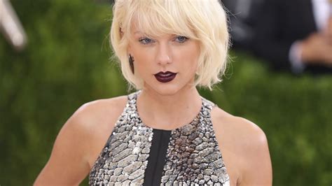 Police Say Emotionally Disturbed Man Detained Outside Taylor Swifts Home