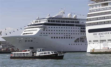 5 Injured In Venice As Cruise Ship Slams Into Tourist Boat The Columbian