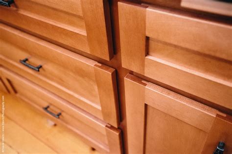 Kitchen cabinets should be both beautiful and functional, which is where drawers and glides come in. Feature 5 | Dovetail Design |Custom Kitchen Cabinets