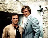 Tony Curtis et Roger Moore dans la série Amicalement Vôtre. - Purepeople