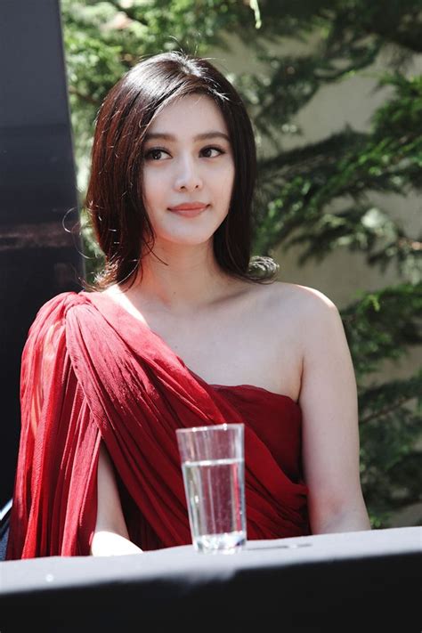 Chinese Famous Actress Fan Bing Bing Looking Demure And Elegant