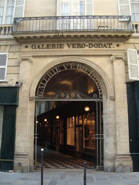 Passages couverts de Paris : la galerie Vero-Dodat - Noblesse & Royautés