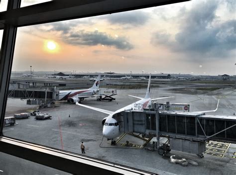 Asiana airlines reservation center, asiana airlines regional offices, airport ticketing counter, homepage, mobile app, and travel agencies. Malaysia Airlines Menurunkan Kuota Bagasi Check-In Untuk ...