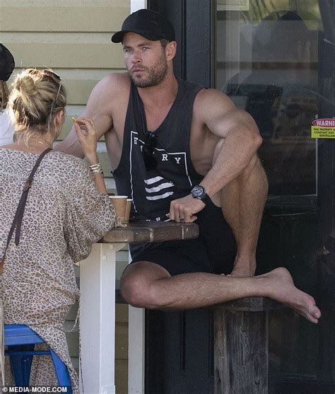 Chris Hemsworth Kisses Elsa Pataky During Romantic Surf Session Chris Hemsworth Shirtless Liam