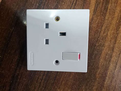 Uk Wall Switched 13a 3 Flat Pin Socket Switch Socket For Nigeria West