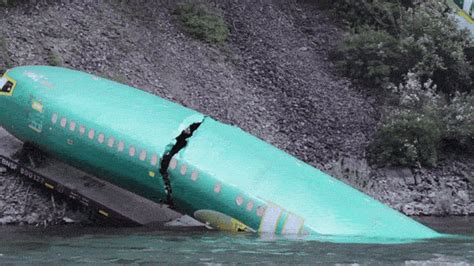 Nobody Knows How To Rescue These Poor Stranded Boeing 737s Gizmodo Uk