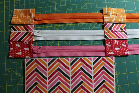 A Quilters Table Triple Zip Pouch A Tutorial