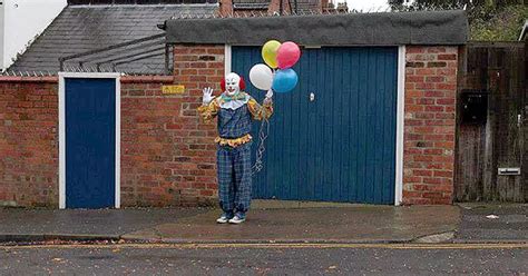 Northampton Clown Goes Viral Creepy Clown Terrorising Residents Of