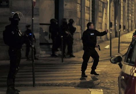 Lövöldözés Párizs központjában | BorsOnline
