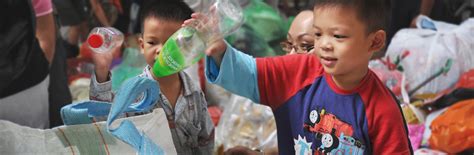 Volunteers of the tzu chi foundation have resumed distr. Recycling Points - Tzu Chi Singapore