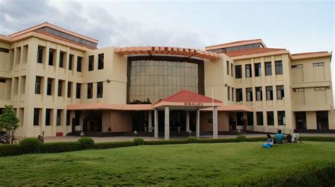 List Of Top Engineering Colleges In Tamil Nadu Check Estimated Fee Admission Process Neo