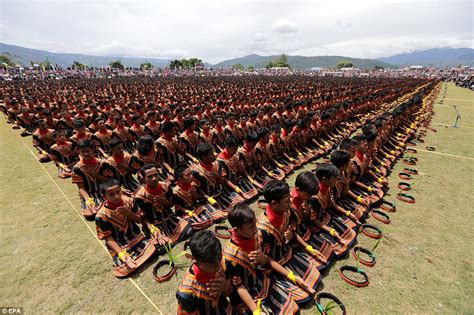 Indonesian Men Do Traditional Dance In Tourism Drive Daily Mail Online