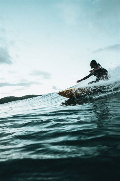 Download Sport Surfing Man Wallpaper