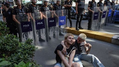 The Scotfree Turkish Police Detain At Istanbuls Banned Pride Parade