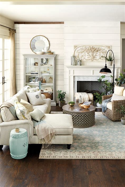 Antique Area Rug For Calm Living Room Ideas