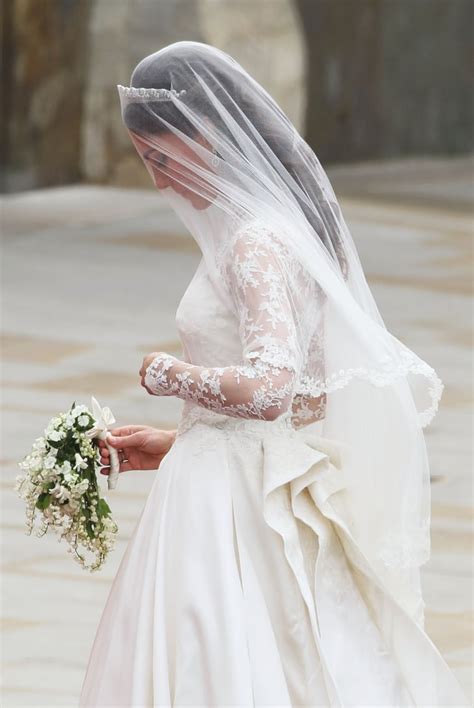 H&m has launched a wedding line fit for a royal, and one of the dresses looks very similar to the one duchess kate wore down the aisle. Wedding Dresses Like Kate Middleton's | POPSUGAR Fashion ...