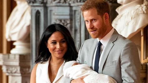 Prince harry and his wife, meghan, welcomed the youngest member of the british royal family, a daughter named lilibet diana, in santa the name pays homage to two of the most important women in harry's life—lilibet was a childhood nickname used by close family members for harry's. Royales Getuschel: Das flüsterte Harry in Meghans Ohr