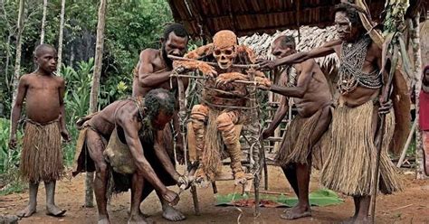 Strangest And Scariest Tribes In The World Battabox