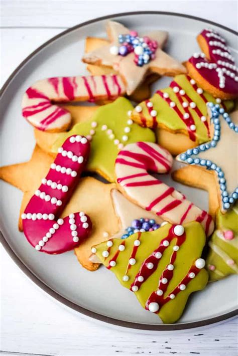 These sugar and spice cookies are made with healthy fats, natural sugars, cinnamon, and almond flour. Almond Flour Holiday Shortbread Cookies - About to Sprout