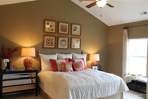 There's a good reason why you won't usually see rooms that have both vaulted ceilings and recessed lighting. Minimalist vaulted ceiling bedroom paint ideas for ...