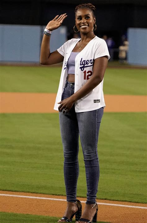 Issa Rae Boosts Skinny Jeans With Sandals At Los Angeles Dodgers Game