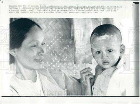 1970 Rangoon Burma Mother And Child Press Photo Historic Images