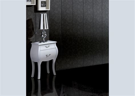 Vous trouverez un grand choix de chevets modernes ou de design contemporain associables dans les mêmes gammes de chambres à coucher et toujours à prix discount. Acheter votre chevet 2 tiroirs style baroque laqué blanc ...