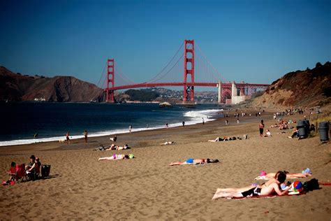 Storie Di Spiaggia Nuda Per Famiglie Foto Di Donne