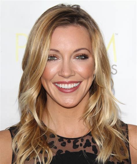 katie cassidy long wavy casual hairstyle golden blonde hair color with light blonde highlights