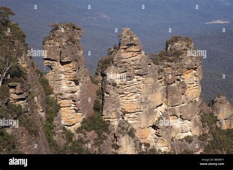 The Three Sisters And Jamison Valley Viewed From Echo Point Katoomba