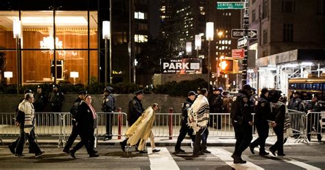 About 20 Rabbis Arrested During Protest Over Trump Travel Ban The New York Times