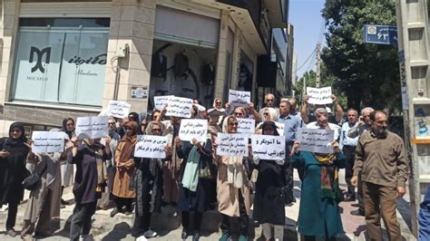 بازنشستگان در چند شهر ایران برای اعتراض معیشتی و حمایت از معلمان زندانی به خیابان آمدند