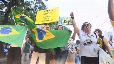 Manifestantes Fazem Protesto Contra Stf Durante Visita Do Presidente Do