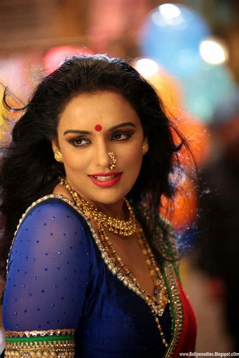 B Town Shwetha Menon Latest Item Song Hot Looking Photoshoot Gallery